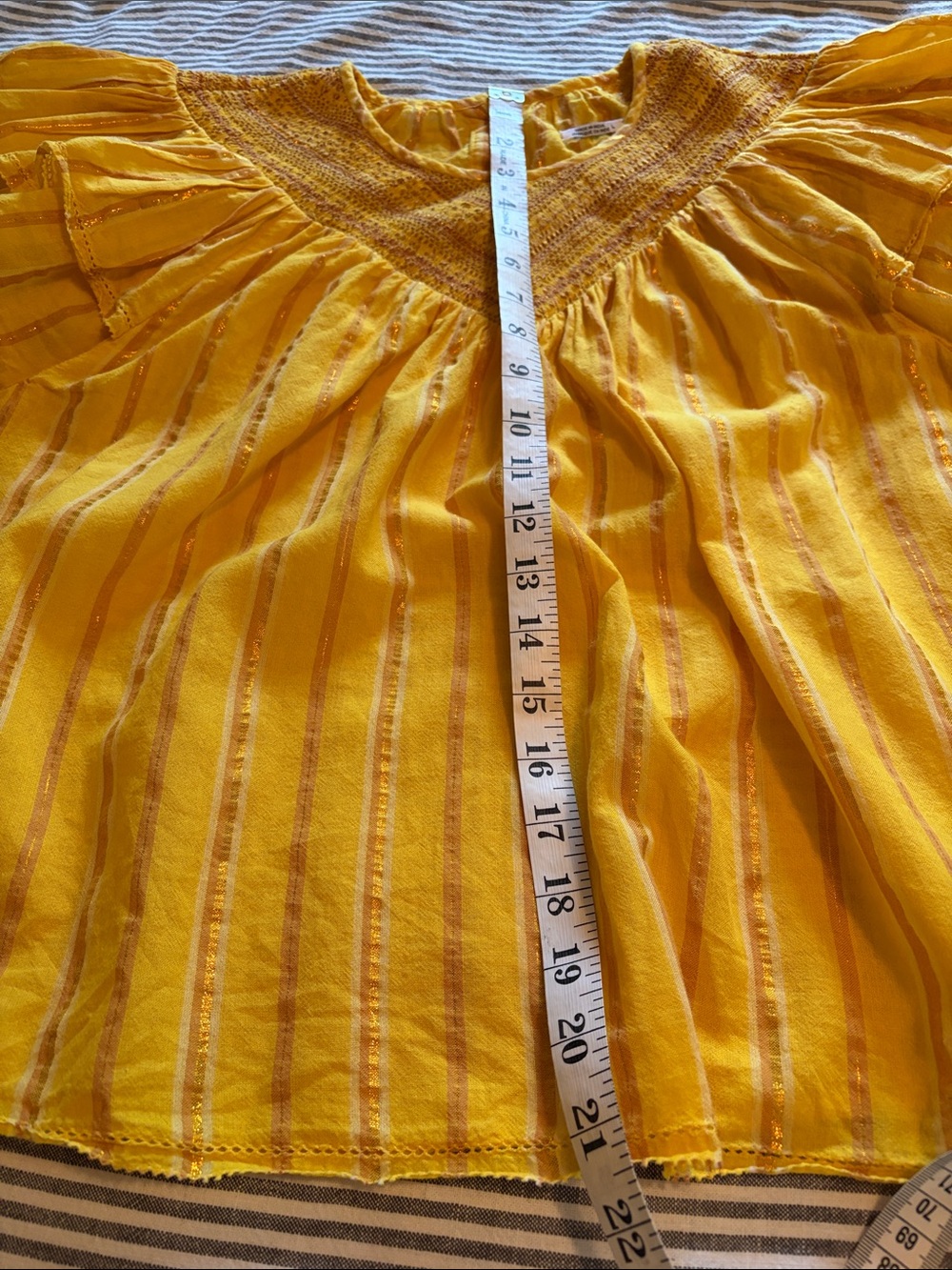 Beautiful Saylor yellow top with ruffled sleeves - Picture 5 of 6
